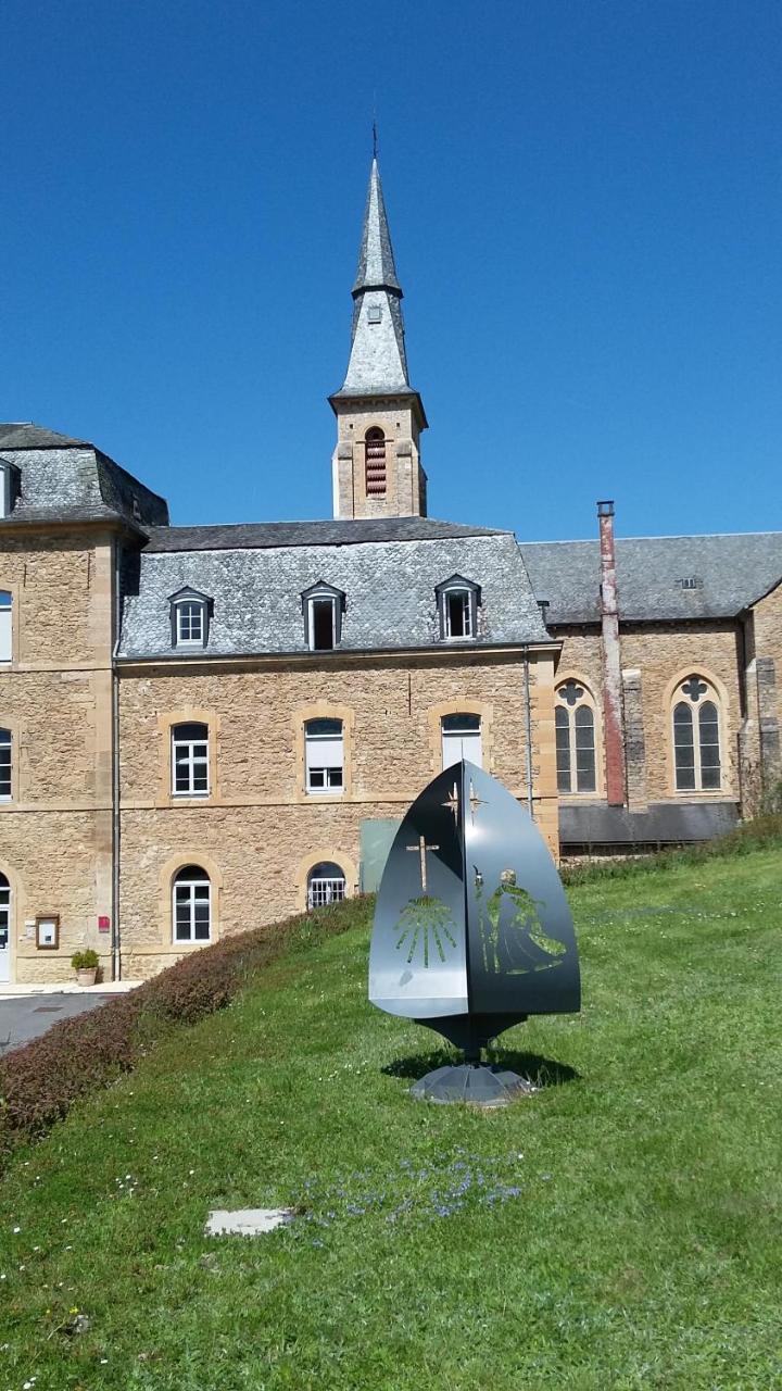 Accueil Du Couvent De Malet Hotel Saint-Côme-dʼOlt Екстериор снимка