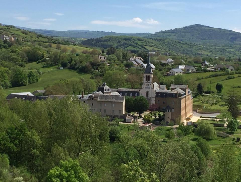 Accueil Du Couvent De Malet Hotel Saint-Côme-dʼOlt Екстериор снимка